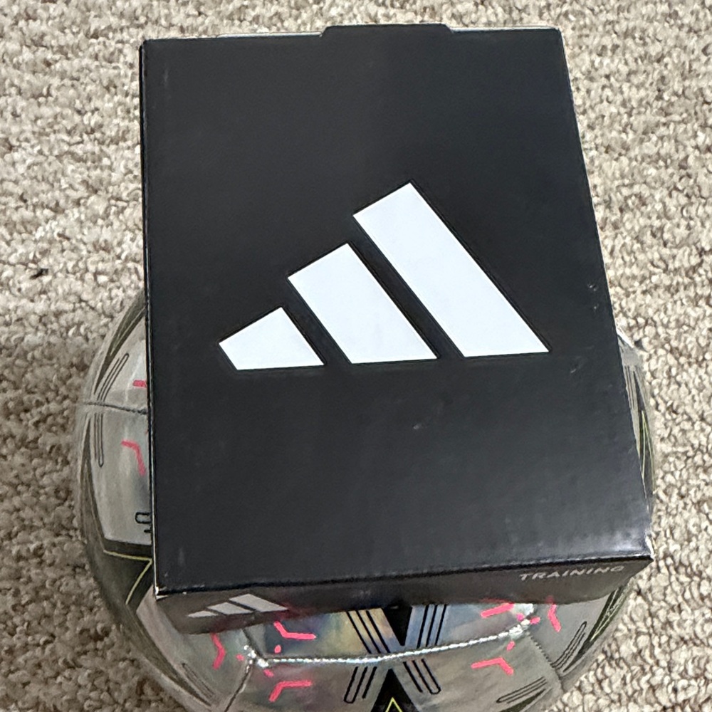 New Adidas foil Soccer Ball - Picture 5 of 5
